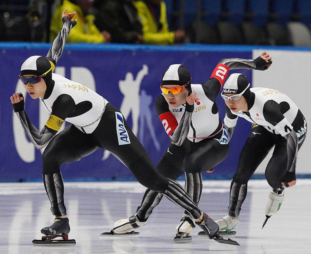 日本オリンピック委員会さんのインスタグラム写真 - (日本オリンピック委員会Instagram)「スピードスケート⛸W杯第3戦は7日、ポーランドで開幕。 チームパシュートで日本女子（髙木美帆選手、髙木菜那選手、佐藤綾乃選手）がW杯での連勝を10に伸ばし、男子（一戸誠太郎選手、ウイリアムソン師円選手、土屋良輔選手）も2季ぶり2度目の優勝を果たしました。おめでとうございます🙌🏻 また、男子500mで羽賀亮平選手、女子1000mで髙木美帆選手がそれぞれ2位に入りました👏 . ISU World Cup Speed Skating Tomaszów Mazowiecki /POL . [Team Pursuit Ladies] 🥇日本/Japan 髙木美帆、髙木菜那、佐藤綾乃 Miho Takagi, Nana Takagi, Ayano Sato . [Team Pursuit Men] 🥇日本/Japan 一戸誠太郎、ウイリアムソン師円、土屋良輔 Seitaro Ichinohe, Shane Williamson, Ryosuke Tsuchiya . [500m Men] 🥈羽賀亮平/Ryohei Haga . [1000m Ladies] 🥈髙木美帆/Miho Takagi . #髙木菜那 #髙木美帆 #佐藤綾乃 #NanaTakagi #MihoTakagi #AyanoSato #一戸誠太郎 #ウイリアムソン師円 #土屋良輔 #SeitaroIchinohe #ShaneWilliamson #RyosukeTsuchiya #Speedskating #スピードスケート #WCSpeed #TEAMNIPPON #japaneseolympiccommittee . 📷AP/AFLO」12月8日 12時16分 - teamjapanjoc