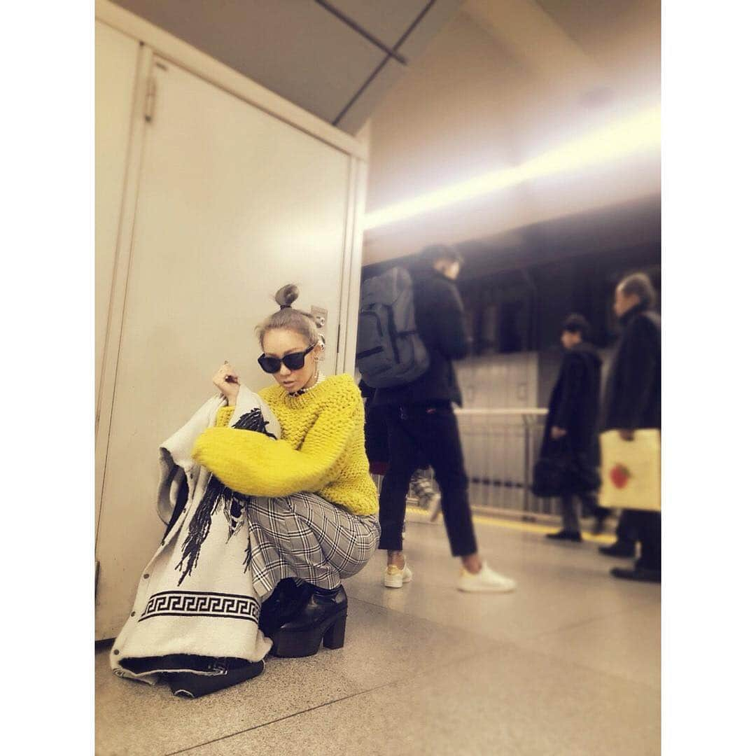 倖田來未さんのインスタグラム写真 - (倖田來未Instagram)「Go to HYOGO.﻿ ﻿﻿ #DNATOUR2018 #倖田來未﻿﻿ #live #kodakumi﻿﻿ #1208 #1209 #hyogo﻿ #fashion #ootd﻿ #styling﻿ #palmangels #leinwande #emoda #pameopose」12月8日 12時21分 - kodakumi_official