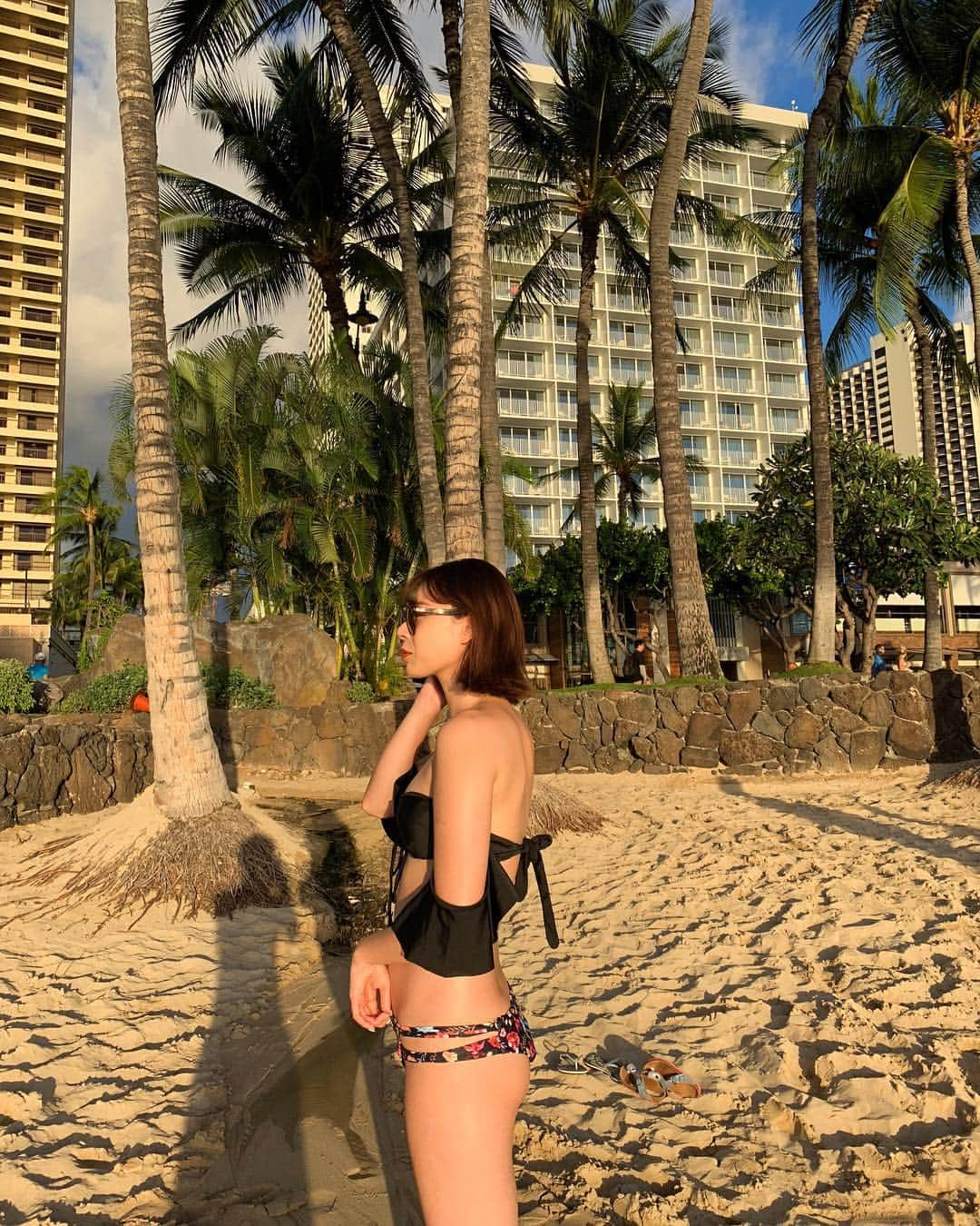 karen okajimaさんのインスタグラム写真 - (karen okajimaInstagram)「ㅤㅤㅤ ㅤㅤㅤ ワイキキビーチ🏖🌴 ブラジリアンビキニは(@parfaitkaren )👙 編み上げバンドゥブラジリアンビキニだよ😍💞 お尻綺麗にみえるしおすすめ😍🍑 ㅤㅤㅤ  #おかじ旅行記 #ハワイ #Hawaii #オアフ島 #oahuhawaii  #ワイキキビーチ #waikikibeach #waikiki #岡島かれん #水着 #バンドゥビキニ #Bikini #parfait #ブラジリアンビキニ#tabijyomap_hawaii #ハワイ旅行#okaji_hawaii」12月8日 12時55分 - karenokajima0318