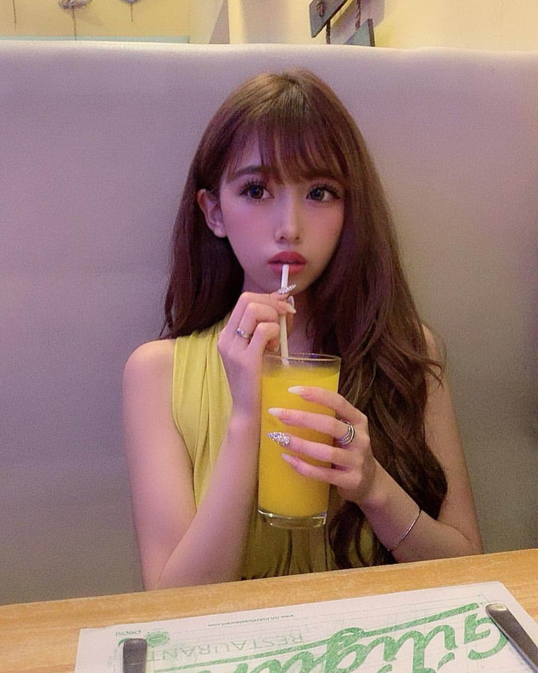 大浦央菜さんのインスタグラム写真 - (大浦央菜Instagram)「. cheers🍹 . ひろの大好物マンゴーの100%ジュース🥭💜 . .  #高校生 #jk #18 #girl #girl  #instalike #instagram  #l4l  #selfie #selfies #instafashion #like4like #likeforlike  #いいね返し #jk  #女子高生 #jk #japanese #japan  #flf #fff #ff #fashion  #barbie #trip」12月8日 14時16分 - ___910910___