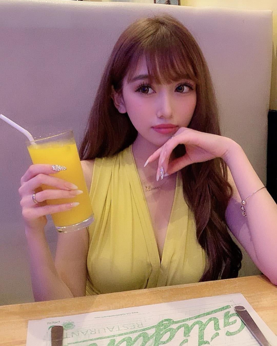 大浦央菜さんのインスタグラム写真 - (大浦央菜Instagram)「. cheers🍹 . ひろの大好物マンゴーの100%ジュース🥭💜 . .  #高校生 #jk #18 #girl #girl  #instalike #instagram  #l4l  #selfie #selfies #instafashion #like4like #likeforlike  #いいね返し #jk  #女子高生 #jk #japanese #japan  #flf #fff #ff #fashion  #barbie #trip」12月8日 14時16分 - ___910910___