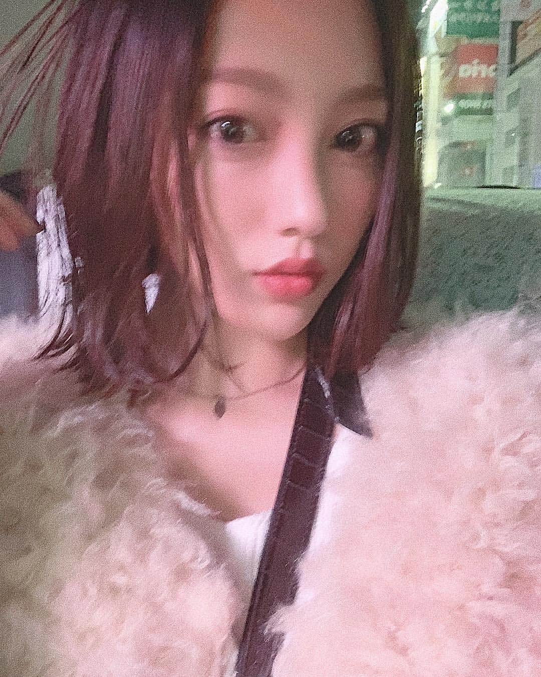 のインスタグラム：「2年前のもけもけアウター 引っ張り出した🐑 #アウター #全身白 #もふもふ #最近寒い #お気に入り」