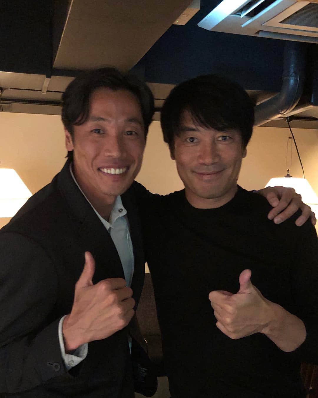 中西哲生のインスタグラム：「プライベートでも仲良くさせて頂いている元巨人で代走のスペシャリスト、鈴木尚広さん。来週12/14金曜の夜、19時から銀座ソニーパークで行われる『0014catorce』のトークイベントに来てくれます。野球、サッカーに限らず、全てのスポーツにおける立ち方、姿勢、動き方を小澤一郎さんの司会で、2人で徹底的に掘り下げます。来シーズンからは巨人のコーチに復帰するので、今回は色々と話を聞ける大きなチャンス。ご期待ください。  #鈴木尚広 #銀座ソニーパーク #gs89 #0014catorce #中西哲生」