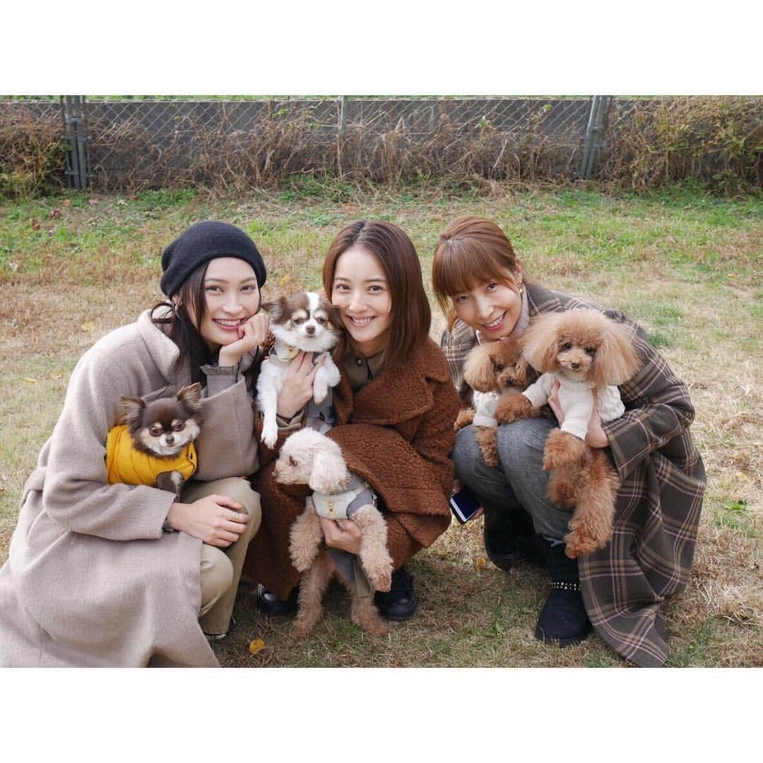 佐々木希さんのインスタグラム写真 - (佐々木希Instagram)「私達母ちゃんも 楽しかったぞ…♡ #犬会 #愛犬 #ドッグラン」12月8日 17時09分 - nozomisasaki_official
