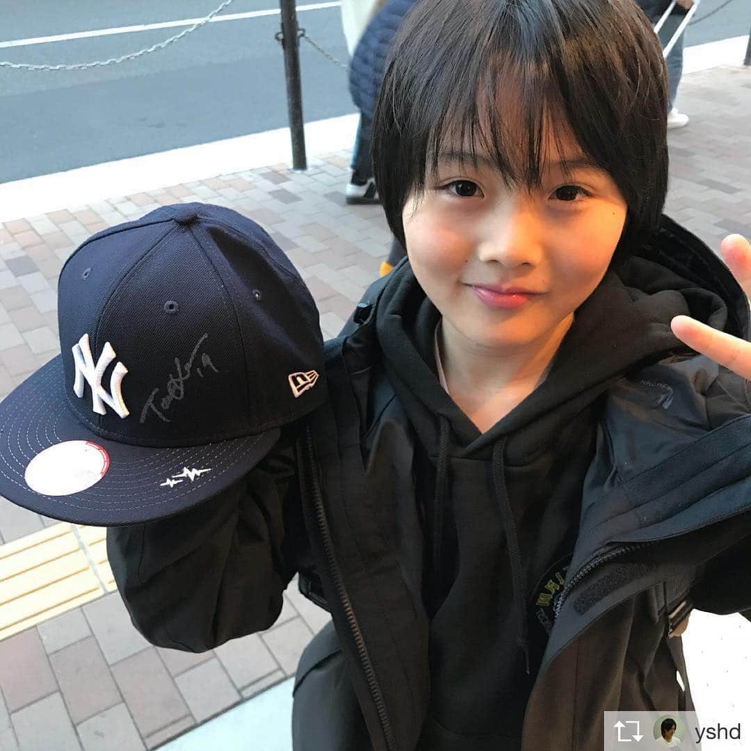 のインスタグラム：「🔥🔥🔥 Repost from  @yshd 田中将大さんのサインを貰ったよ🙏 #whiz #whizlimited #whizkids #kids #ウィズ #ウィズリミテッド  #newera #ニューエラ  #neweracap #76 #mitasneakers #mita  #ミタスニーカーズ #wm #mizuno #ミズノ #skymedal #スニスピ #storytogenerations  #thetribeofwhiz  #whizsport #150 #キッズ #キッズコーデ #ttow #東京の父ちゃん #sk8 #奇跡 #小5 #11歳 @mizuno1906_official  @mitasneakers」