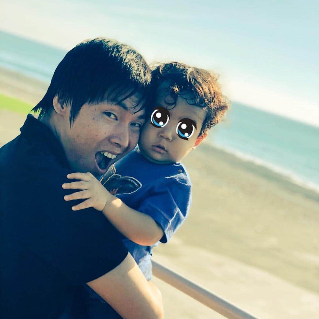 堀畑裕也のインスタグラム：「今日は奥さんが仕事で遅くなるので三送会後に奥さんとバトンタッチして息子と二人きり☆ 普段一緒にいてあげられないから二人で思いっきり遊んでご飯もりもり食べてお風呂入って一緒に掃除機かけてまた遊んで布団敷いて、、、現在爆睡中💤 明日も二人きりだから何しようか考え中☆ ワクワク😁 #親子  #男二人  #子育て  #掃除 #洗濯 #その他家事 #大変  #奥さん #いつもありがとう」