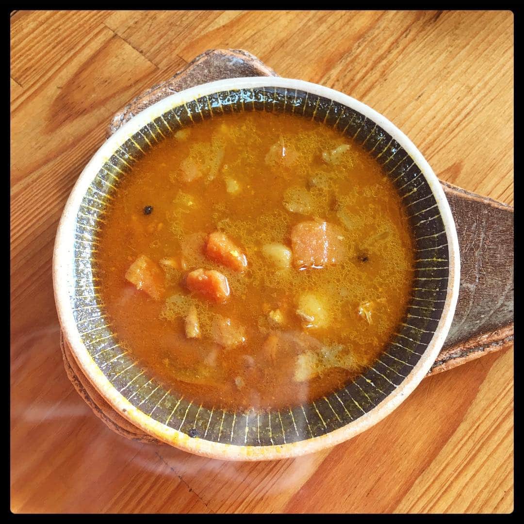 堂島孝平さんのインスタグラム写真 - (堂島孝平Instagram)「ハイダルさんのカレーを約1年ぶりに食す。やっぱりなんとも美味かった…。今回は鯛のカレー(納豆トッピング)と薬膳牛モツのカレーをいただきました。福岡に行ったらまた必ず行こう。ハイダルさん、いつもごちそうさま！」12月8日 22時33分 - dojima_kohei
