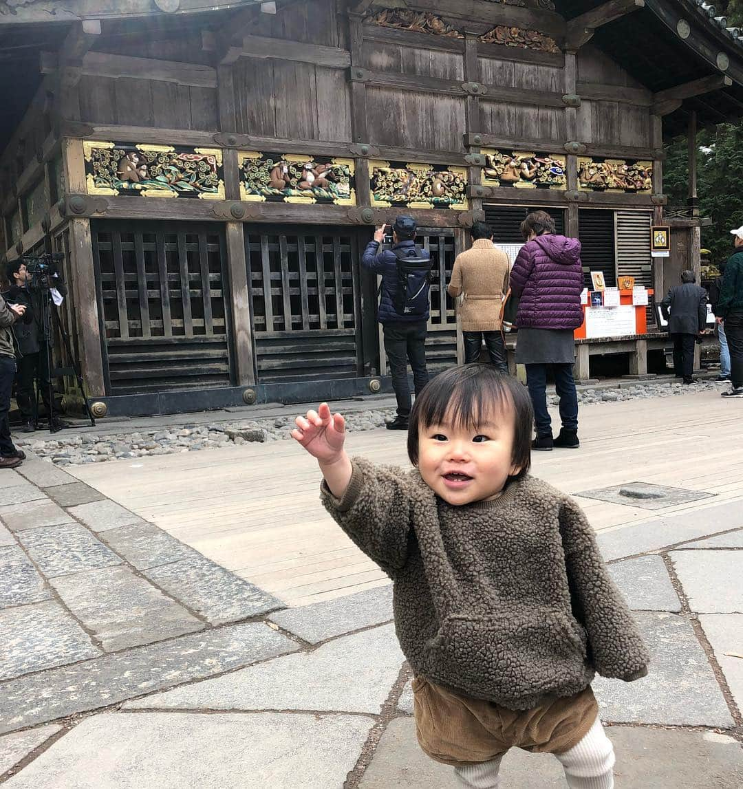 登里享平さんのインスタグラム写真 - (登里享平Instagram)「# #家族旅行 #那須塩原 #日光  #ペニーレイン那須  #ビートルズ #横断歩道白いとこだけ踏んで渡る派 #トリックアートピア日光 #那須ステンドグラス美術館 #那須サファリパーク #日光東照宮 #観光客に愛想振りまく息子 #東武ワールドスクウェア #ラクダは自分が乗りたかった説」12月8日 23時11分 - noborizato_kyohei2