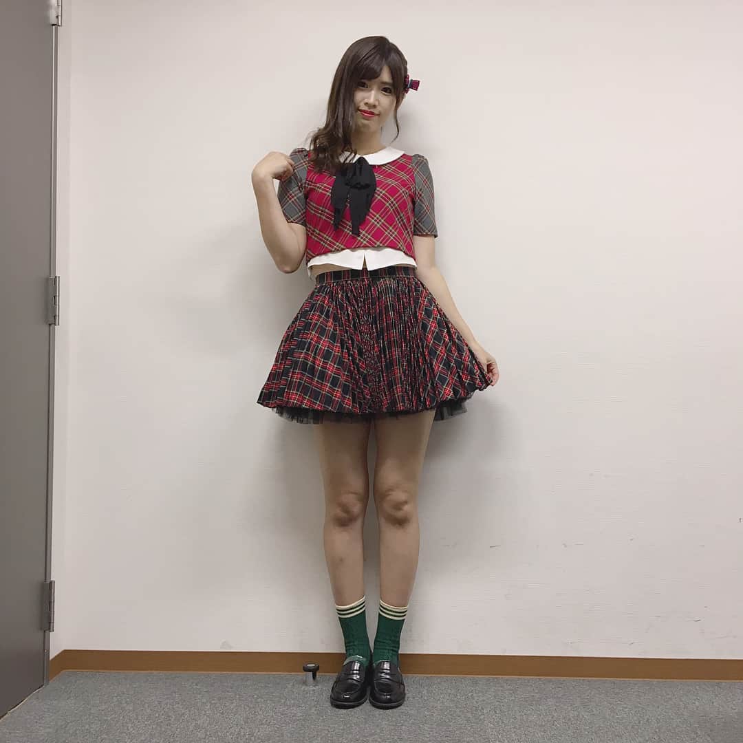 佐藤朱さんのインスタグラム写真 - (佐藤朱Instagram)「AKB48劇場13周年特別記念公演でした✨ . 歴代の全シングルをフル尺でのセットリストはもともとAKB48ファンだった私にとっても胸アツな公演でした☺️ . 公演の前半の部は、AKB48らしい赤チェックな衣装でしたよ〜♪ . 憧れの先輩、篠田麻里子さんのセンター曲「上からマリコ」のセンターをさせて頂けたことが本当に嬉しかった💕💕 . 1月のTDCでのコンサートも、とっても楽しみですね！！ . 14周年公演があったら、今よりもレベルアップした自分で、劇場に立つことができるように、ここから気持ちを新たに前進していきたいです！ 応援よろしくお願いします！ #AKB48 #13周年」12月8日 23時34分 - akari_miyagi