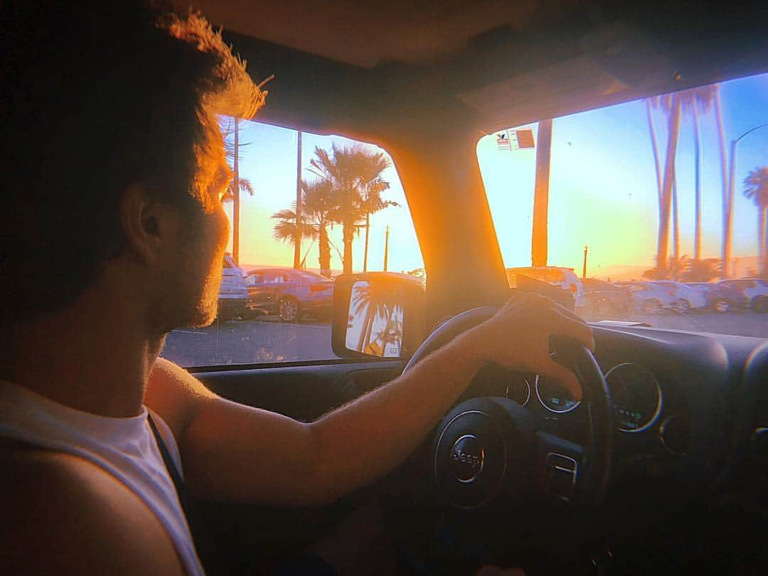 ペイトン・マイヤーのインスタグラム：「Sometimes the drive is better than the destination. Traffic can sometimes be better than an empty road. Please take a minute to look around, otherwise you’ll continue to miss what’s right in front of you」