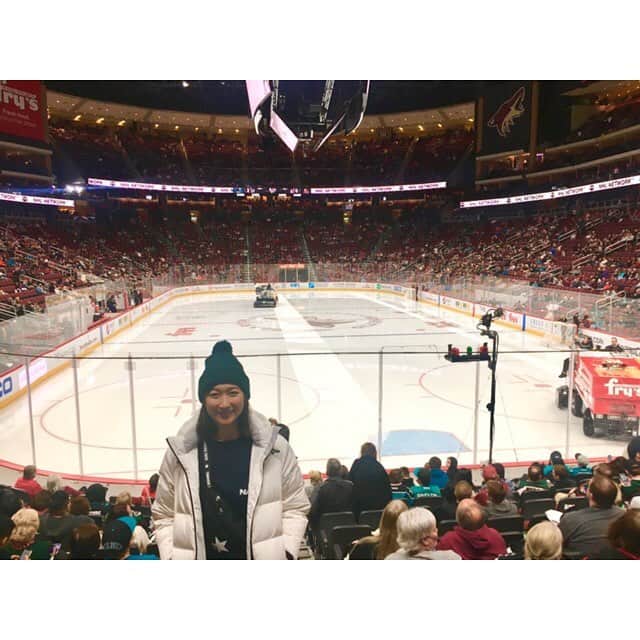 池江璃花子さんのインスタグラム写真 - (池江璃花子Instagram)「* 午後オフは、初のアイスホッケー観戦🏒 迫力が凄くて面白かった！ 明日はPhoenixのyardの試合に出場します！ #icehockey #joinourpack #coyotesvssharks #arizona #usa #NHL」12月9日 11時49分 - ikee.rikako
