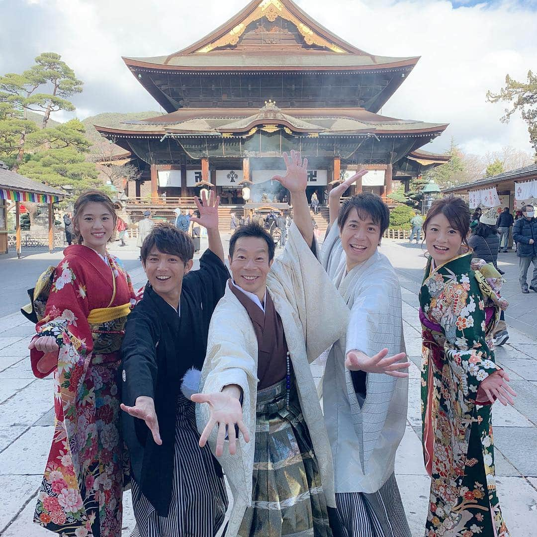 小宮山瑞季さんのインスタグラム写真 - (小宮山瑞季Instagram)「善光寺で、番組と番組の間に流す 新年のごあいさつを撮影しました！ 振袖を着て、シャキッとバシッと 撮りましたよ♩ ５パターンあります！ ご注目ください＊ ・ #長野放送 #土曜はこれダネッ #末吉くん #アナウンサー #小川功二 #松山航大 #汾陽美樹 #小宮山瑞季 #新年 #ごあいさつ #あけましておめでとう #善光寺 #長野市 #CM #バリエーション #豊富 #書道 #今年の漢字 #振袖 #着物 #撮影 #撮影会」12月9日 13時08分 - komiyama_mizuki