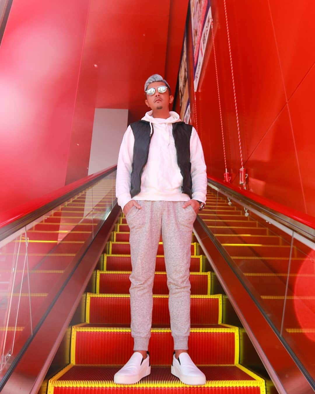 Naoki Kiriiのインスタグラム：「. ootd ブラック ホワイト グレー . #ootd」