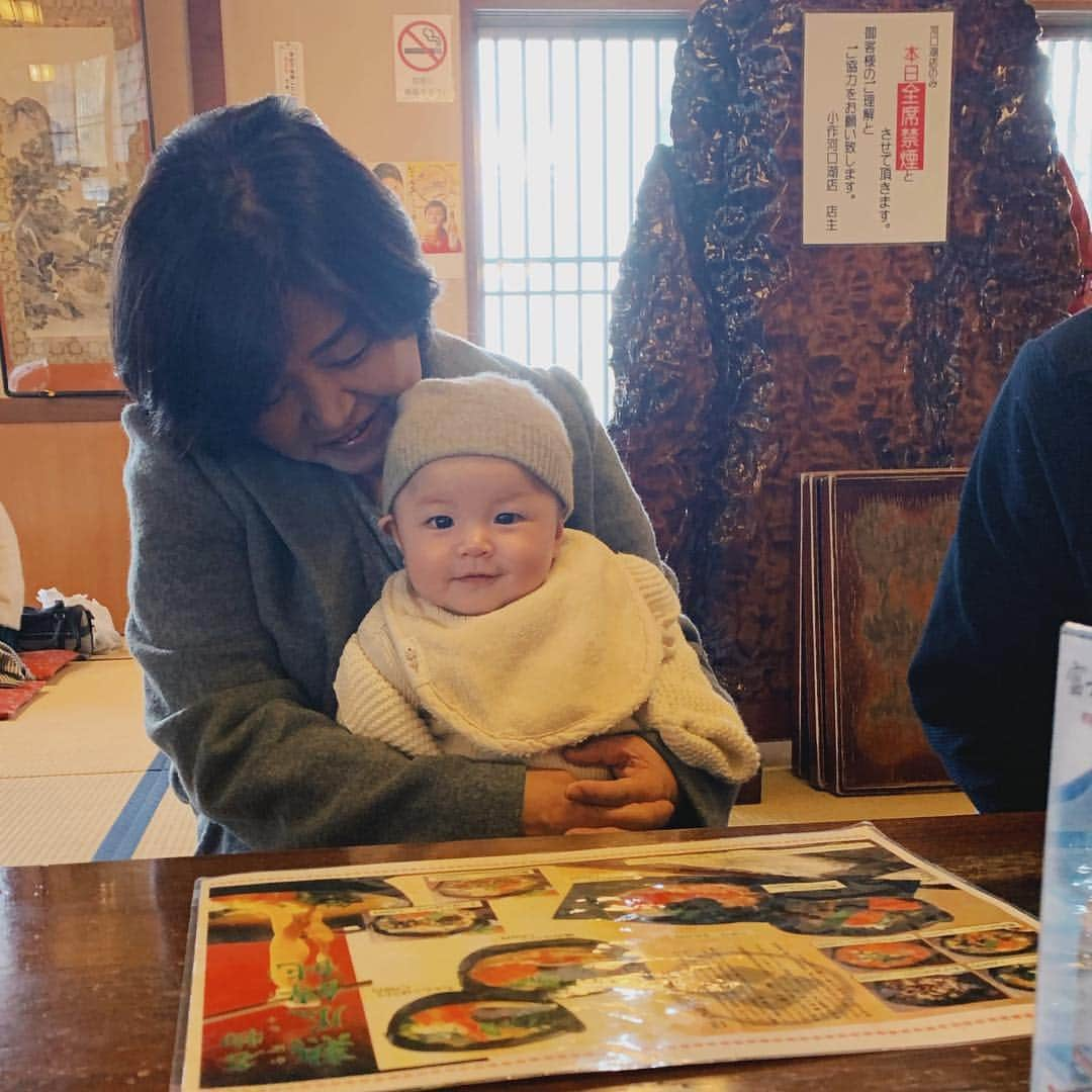 里見茜さんのインスタグラム写真 - (里見茜Instagram)「姪っ子の「キラキラみたい」の一言で♡旦那家族でイルミネーションを見に静岡へ☺️✨ 御殿場行って、時之栖行って子供達から笑顔をもらった幸せ過ぎた日。 ベビが大きくなった時のことを考えると楽しみでしょうがないね☺︎ 沢山遊んでくれてありがとうね✨ #イルミネーション#無邪気な子供たち #可愛いがすぎる #そっくりな3人#姪っ子#甥っ子#全力ではしゃぐ #おばさん#おじさん #満たされた休日 ♡」12月9日 16時46分 - satomiakane