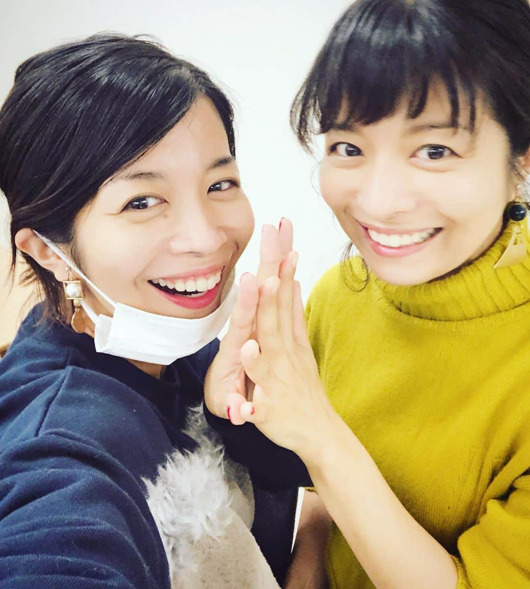 三倉佳奈さんのインスタグラム写真 - (三倉佳奈Instagram)「集いin大阪、無事終わりましたー！！ とりあえずホッ😆 優しい楽しい皆さんに盛り上げていただいて、あっという間で。 楽しかった💕 いい一日になりました☺︎☺︎ 次は12.24(月祝)東京がんばります！！ . #fanmeeting  #大阪歴史博物館#ふたご #私服すっぴん双子 #ウエルカムボード #手作り☺︎ #帰りに見た夕景✨」12月9日 17時43分 - kana_mikura0223