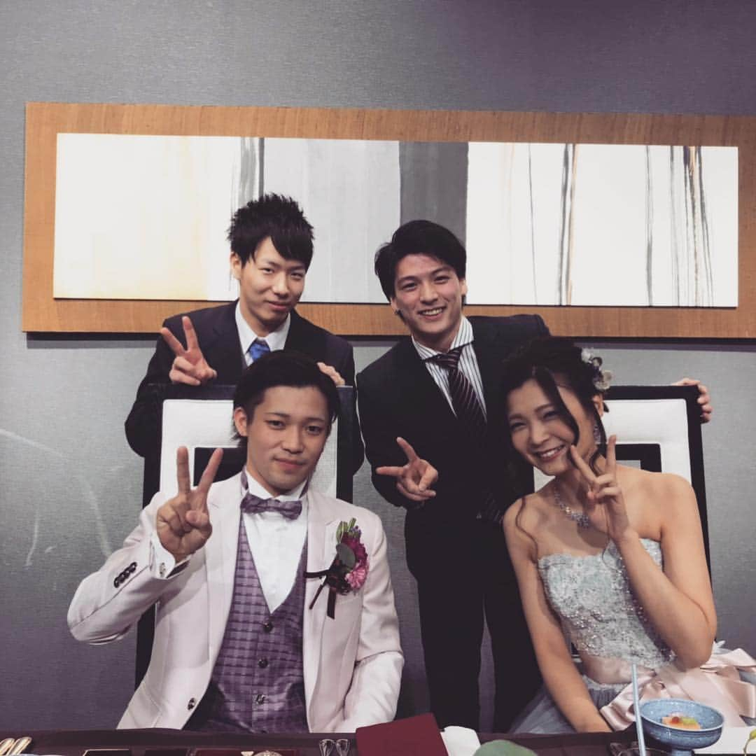 早坂尚人のインスタグラム：「初めて結婚式行ったけどすげ〜良かった🎊 圭一おめでとさん✌️ #happywedding #写真は友輪体操クラブメンツ #懐かしい人達たくさんいた #桔平くん可愛すぎた #人の幸せを見るのは良いね〜 #結婚 #果たしていつになるのか #そもそも出来るのか #真相は闇の中」