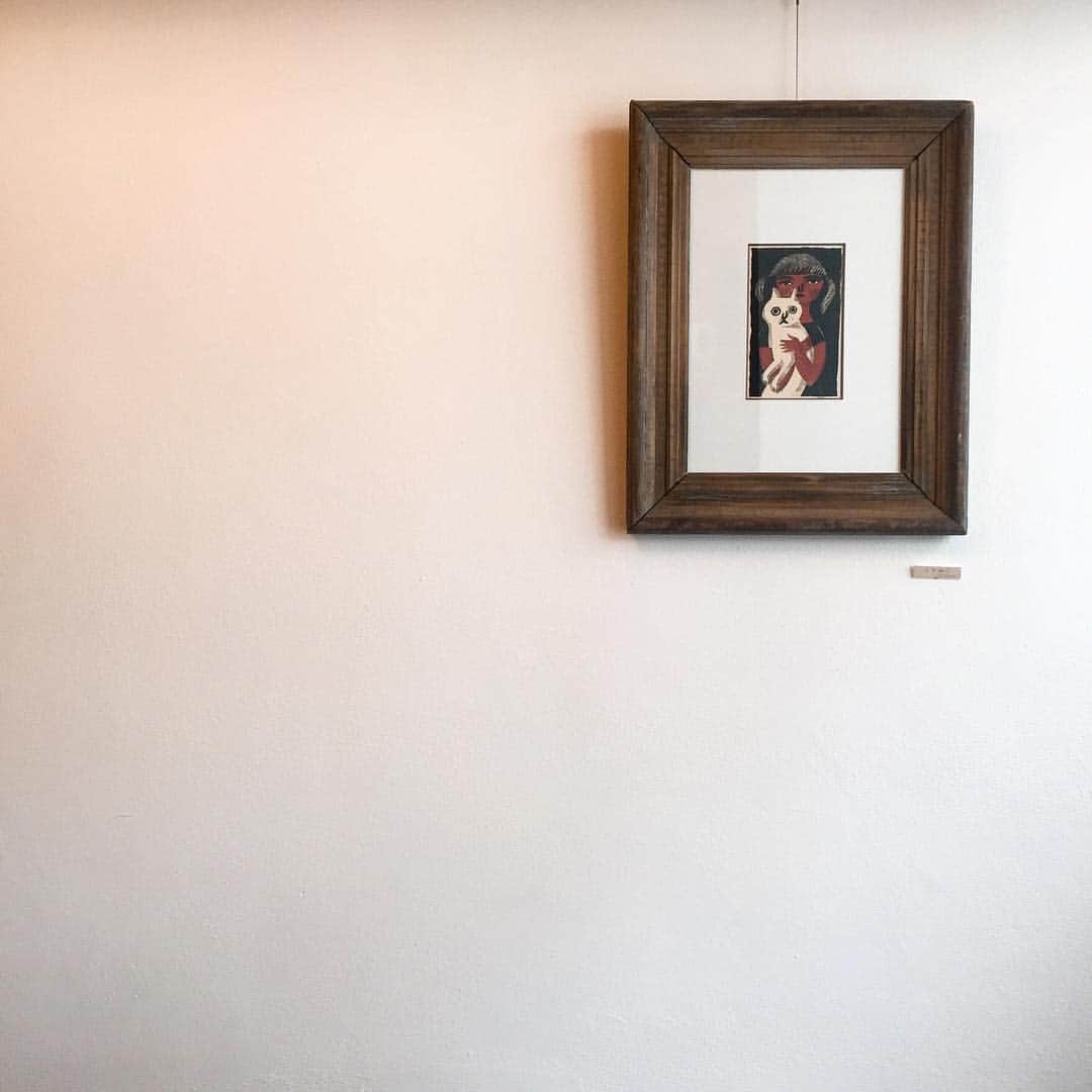 OKAさんのインスタグラム写真 - (OKAInstagram)「いつものヤルクコーヒー。 柳本史さんの版画展が開催中でした。  #柳本史 #jalkcoffee」12月9日 18時23分 - ytrpics