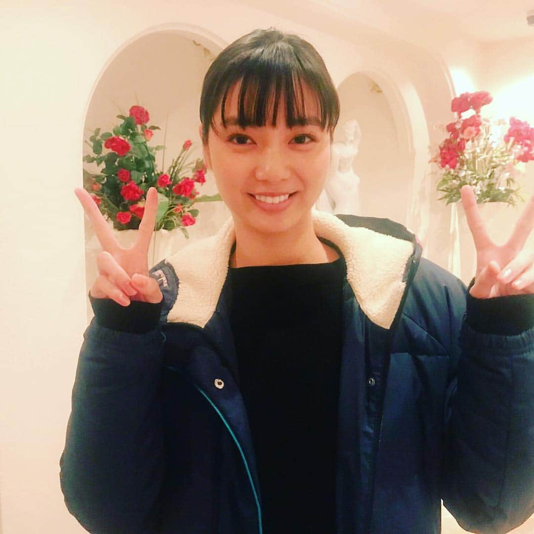 テレビ朝日「ブスだってI LOVE YOU」さんのインスタグラム写真 - (テレビ朝日「ブスだってI LOVE YOU」Instagram)「#新川優愛 さんもクランクイン！いよいよ #ブスラブ 本格始動！ #今年一番キュンキュンするラブストーリー」12月9日 18時39分 - busulove_tva