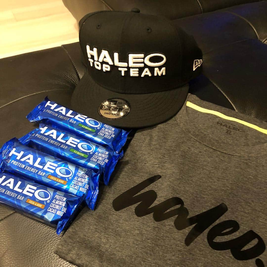 相川亮二のインスタグラム：「プロテインバー! とにかくうまい！ ハレオグッズもありがとうございます💪 #haleo」