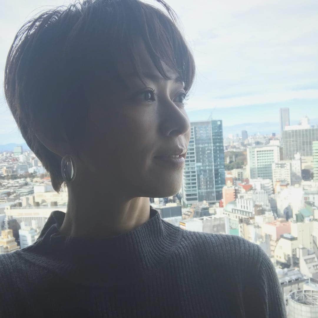 畑野ひろ子のインスタグラム：「再びショートへ。  #hairstyle #hair #shorthair」