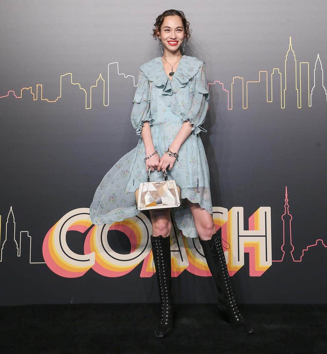 水原希子 さんのインスタグラム写真 - (水原希子 Instagram)「上海で行われた Coach lights Up Shanghai に招待して頂きました！ 今まで見たコーチのショーの中でも、特に私好みのショーでした❤️ @coach @stuartvevers 😘💕 Hair & Make up @rieshiraishi1220 🎀」12月9日 19時47分 - i_am_kiko