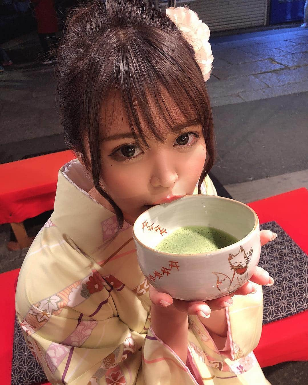 ななぴさんのインスタグラム写真 - (ななぴInstagram)「この時から抹茶にハマりすぎている…﻿ (今日も抹茶のケーキスタバで食べました🍵)﻿ ﻿ ﻿次は行けなかった宇治に行きたいですねぇ·͜·ೢ ⋆* ﻿ #和服 #着物 #浴衣 #京都 #女子旅 #お抹茶 #京都旅行 #茶屋 #和装 #着物女子 #浴衣女子 #着物ヘア #ヘアアレンジ #祇園 #食べ歩き #八阪神社 #神社」12月9日 20時22分 - __nanapgram__