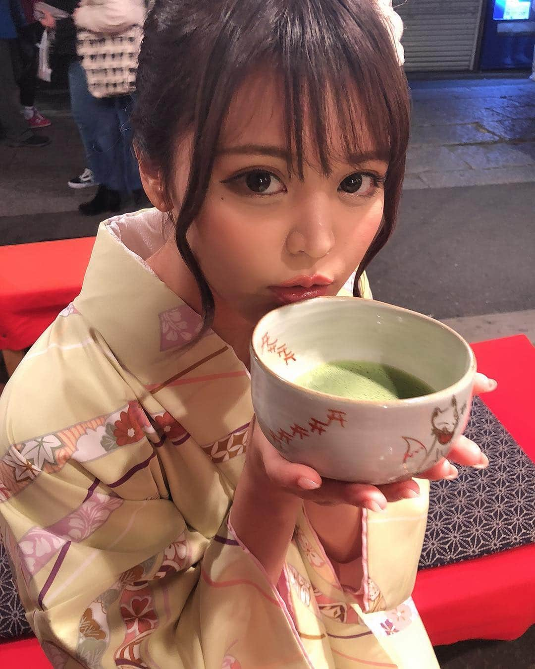 ななぴさんのインスタグラム写真 - (ななぴInstagram)「この時から抹茶にハマりすぎている…﻿ (今日も抹茶のケーキスタバで食べました🍵)﻿ ﻿ ﻿次は行けなかった宇治に行きたいですねぇ·͜·ೢ ⋆* ﻿ #和服 #着物 #浴衣 #京都 #女子旅 #お抹茶 #京都旅行 #茶屋 #和装 #着物女子 #浴衣女子 #着物ヘア #ヘアアレンジ #祇園 #食べ歩き #八阪神社 #神社」12月9日 20時22分 - __nanapgram__