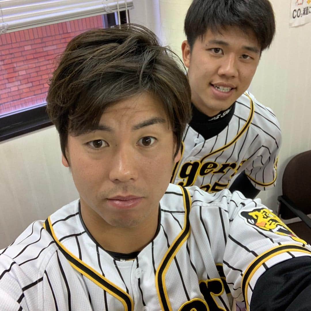 のインスタグラム：「SSKさん主催の野球教室行ってきました #with梅野さん #子供達 #可愛い #タワーサイン」