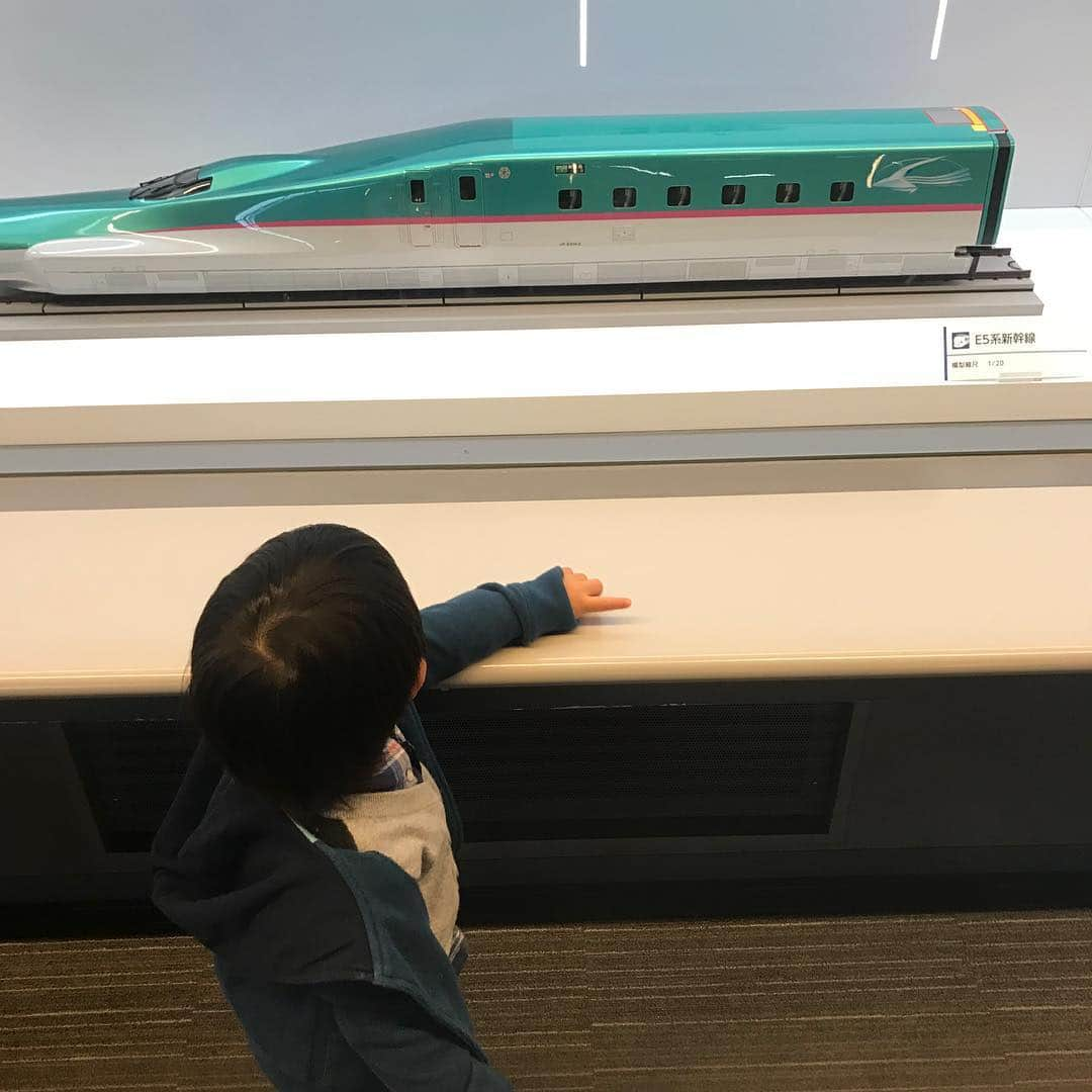 小倉優子さんのインスタグラム写真 - (小倉優子Instagram)「今日は、埼玉県にある鉄道博物館へ😆❗ 電車の運転ができるので、子供達も大喜びでした💓 車内風レストランも落ち着いた雰囲気で、ゆっくり食事ができました✨✨ 次回は午前中から行き、売り切れてしまった駅弁を食べる約束をしました😊❗」12月9日 22時34分 - ogura_yuko_0826