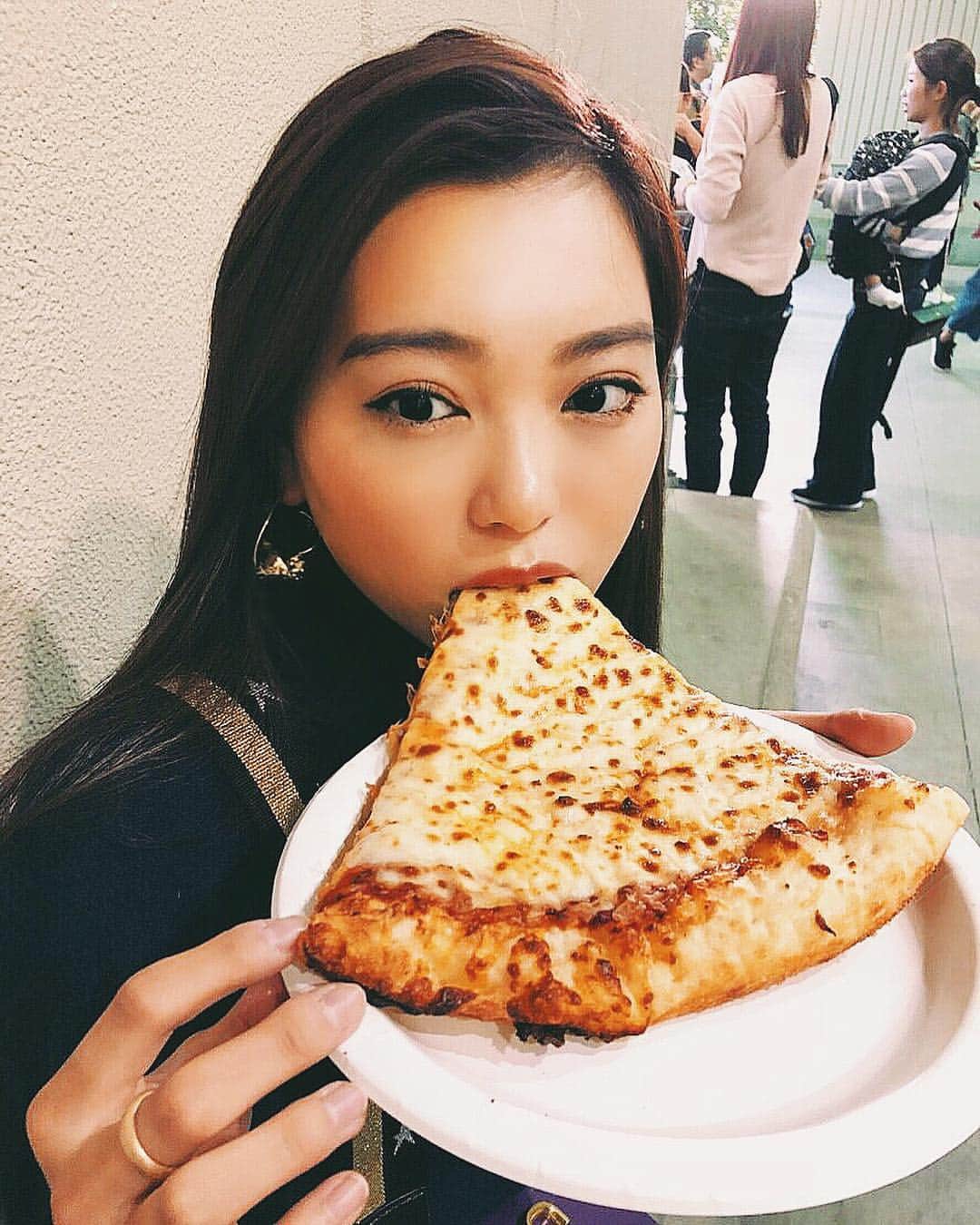 嶋優花のインスタグラム：「美味し過ぎて１回固まった。🤤🤣 . #🧀❤」