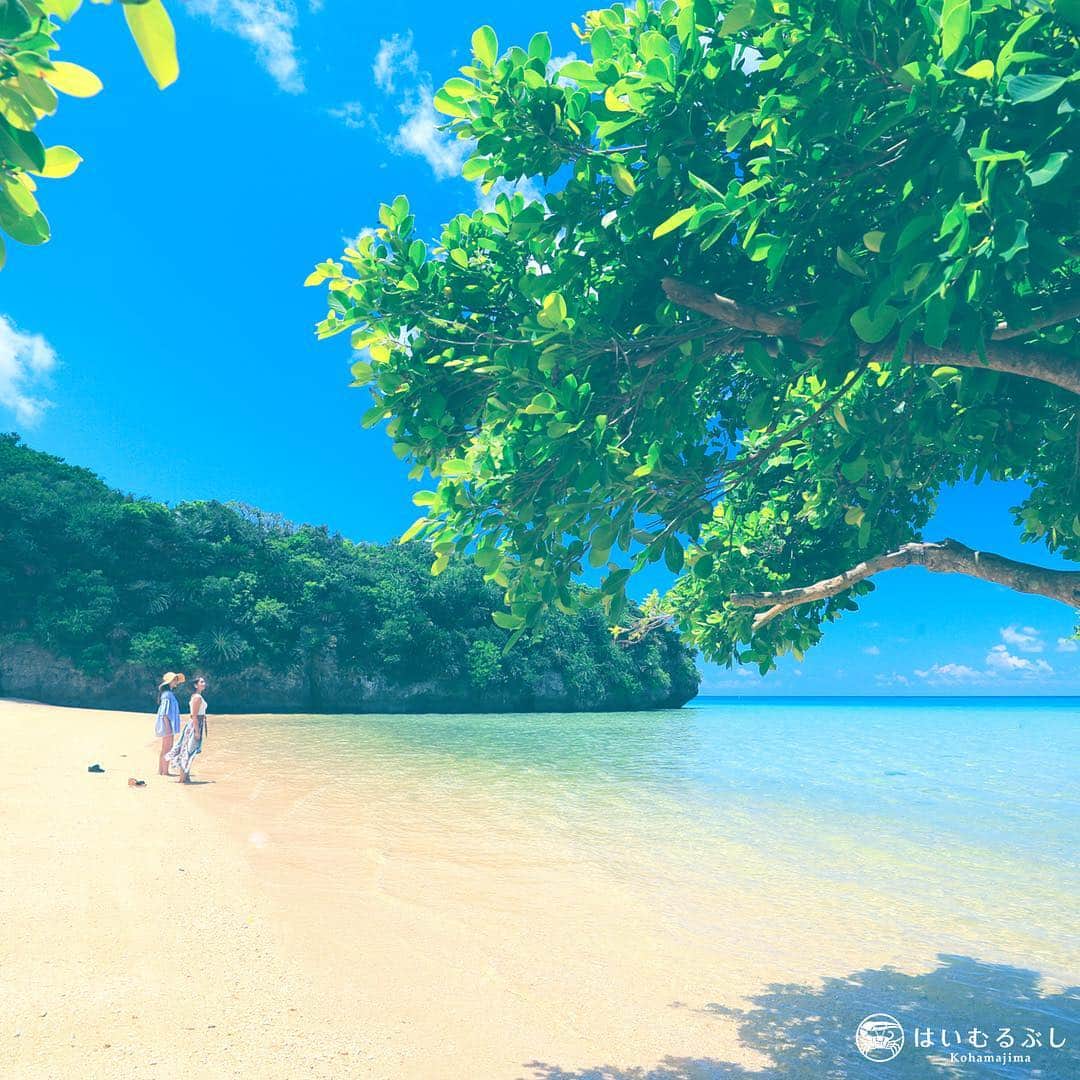 HAIMURUBUSHI はいむるぶしさんのインスタグラム写真 - (HAIMURUBUSHI はいむるぶしInstagram)「誰も居ない隠れ家的な砂浜で静かに波音を聴きながら、まったりと過ごす優雅な離島の休日…  心が洗われます。#沖縄 #八重山諸島 #砂浜 #波音 #優雅 #リゾート #ホテル #はいむるぶし #japan #okinawa #yaeyamaislands #beach #bluesea #wavesound #beachresort #haimurubushi @minefuyu_yamashita」12月10日 9時27分 - haimurubushi_resorts