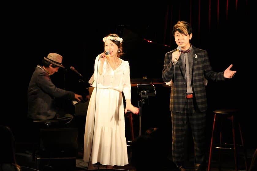 のインスタグラム：「* Skyさやか&土居康宏XmasDuoLIVE🎉 * 初挑戦のDuoライブ、本日楽しく終えることができました👏 * 土居康宏さん、ピアノ前田和彦さんとの共演に感謝〜😂✨ * * お越しいただいた皆様、サポートしていただいたスタッフの皆様に、心いっぱいの御礼を。 * レポはまた後日❤️ * * #xmaslive #christmas #duo #土居康宏  #前田和彦 #soapoperaclassics  #sorasayaka #妊婦最後のホールライブ #妊娠9ヶ月 #楽しかったー！ #勇気出してお誘いしてよかった #ステキな人たち #ご縁に感謝」