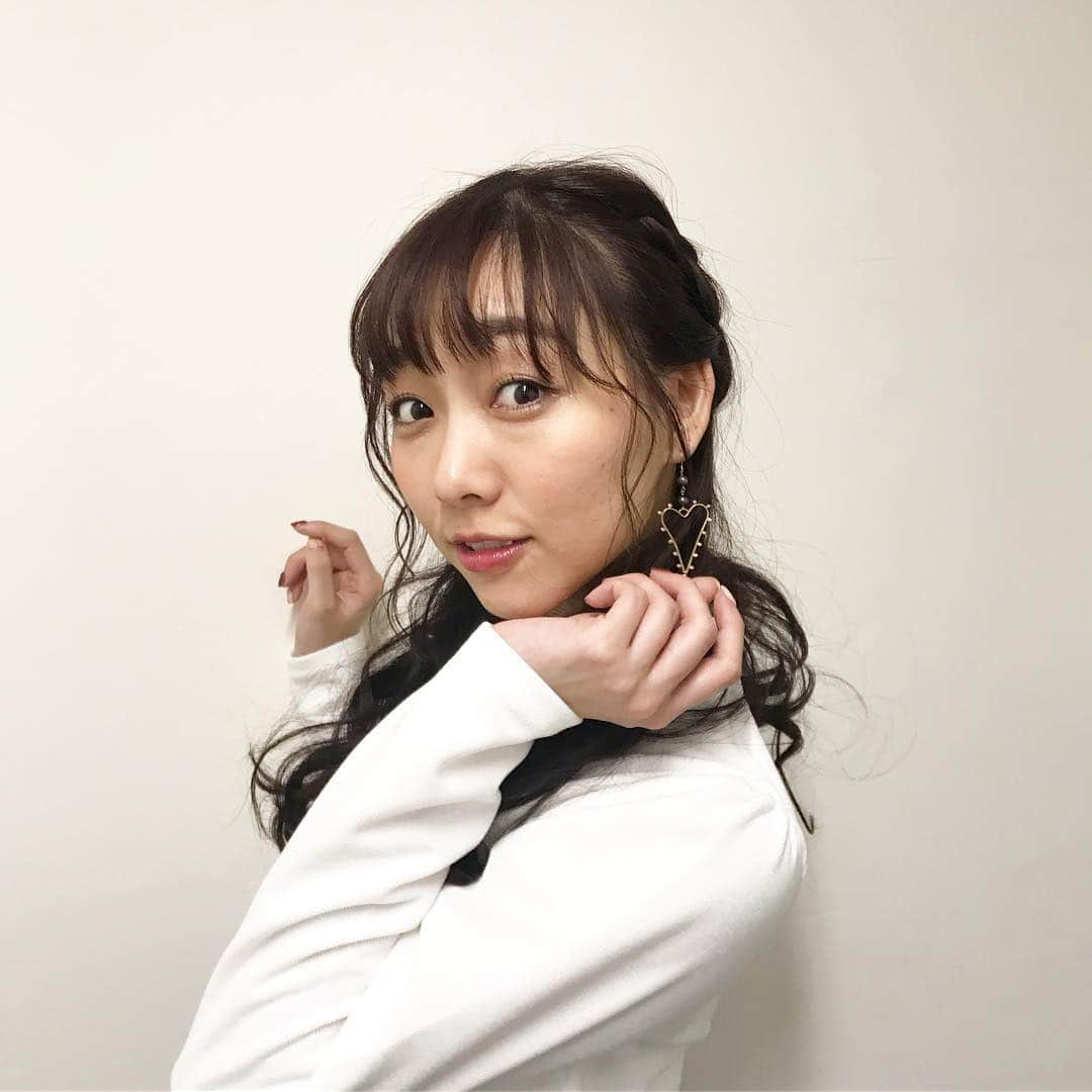 須田亜香里さんのインスタグラム写真 - (須田亜香里Instagram)「12月1.8日(土)読売テレビ  #ガリゲル #ヘアアレンジ #リボンアレンジ #コーディネート #スカート #😍 #🎀」12月10日 1時40分 - akarisuda