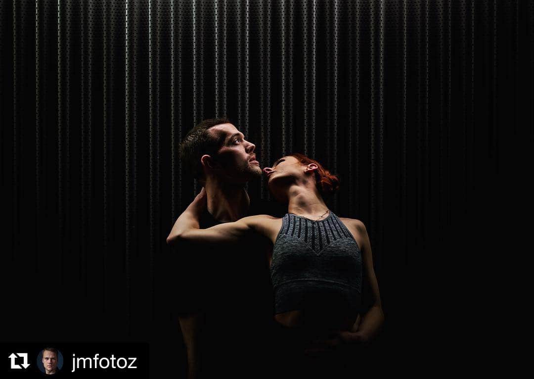 タラ・ケインのインスタグラム：「The difference between how much attention I need vs. how much attention Danny is giving me.🙃 #Repost @jmfotoz with @get_repost ・・・ Tarah Kayne and Danny O'Shea of the United States pose for a photo during day 3 of the ISU Grand Prix of Figure Skating Internationaux de France at Polesud Ice Skating Rink on November 25, 2018 in Grenoble, France. (Photo by Joosep Martinson - International Skating Union (ISU)/ISU via Getty Images)  @isufigureskating #ifp2018 #gpfrance #gpfigure #portrait #figureskating #figureskater #icerink #iceskating #ice #patinajeartístico #patinageartistique #Patinage #Patinaje #Pattinaggio #athlete #sport #sportsphotography #onassignment #becreative #inspiremyinstagram #portrait_ig #portraitoftheday #grenoble #france #emotions #gettyimages #gettysport」
