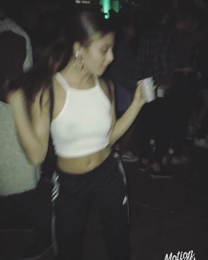 ジャック・レイ・パイルズのインスタグラム：「sometimes I like to pretend I’m still a dancer 🤷🏻‍♀️」