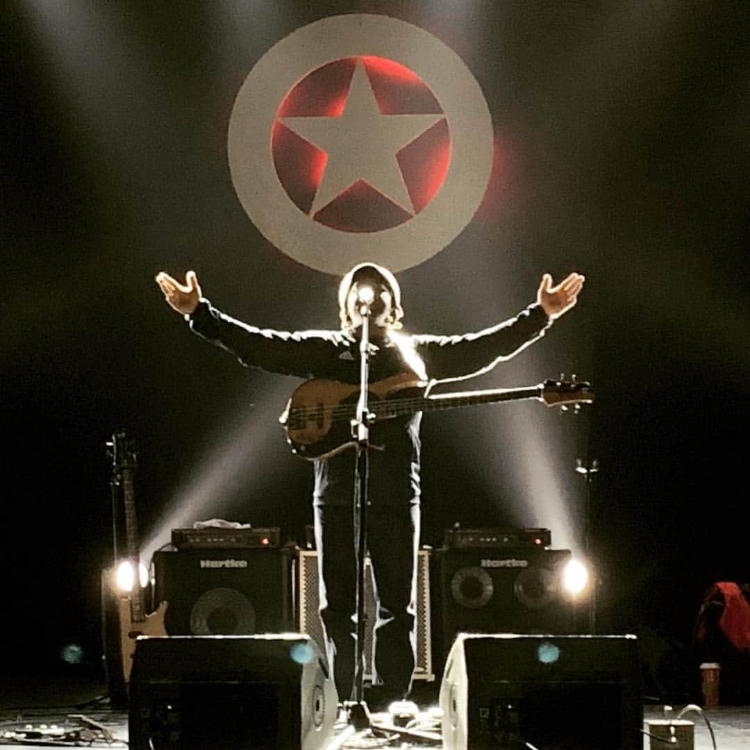 ヴィクター・ウッテンのインスタグラム：「Tonight in Santiago.」