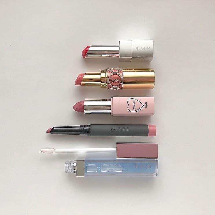 LDL Beautyのインスタグラム：「. This beauty is @knn725  Thank you so much 👄 . . M.A.Cのクリスマスコフレ プレゼントキャンペーン実施中♡ ①フォロー＆いいねキャンペーン ②リポストキャンペーン ーーーーーーーーーーーーーーーー いつも同じものを買ってしまう🙄💭 それくらいお気に入り💓 _ 食べ物選ぶ時とかでも、 全く冒険できないタイプです👐🏻（笑） . なんか新しいコスメ欲しいなぁ💕 なんかないかな〜〜 ーーーーーーーーーーーーーーーー #fashion #code #instafashion #instagood #pink #cosmetic #cosme #lips #ysl #rmk #three #favorite #rili_tokyo #like4like #followme #ファッション #コスメ #メイク #リップ #お洒落さんと繋がりたい #置き画くら部 #置き画」