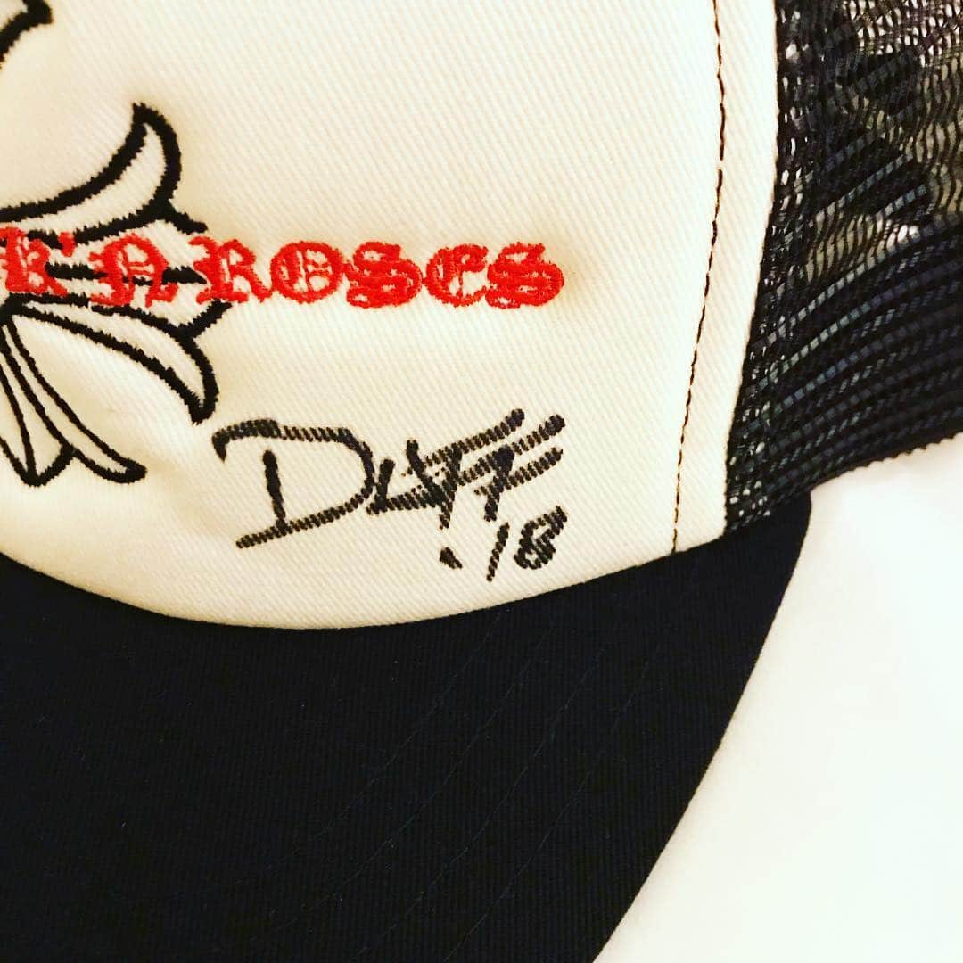 中村獅童さんのインスタグラム写真 - (中村獅童Instagram)「ホテルのロビーで遭遇しサイン頂戴いたしました。 @officialduffmckagan  @gunsnroses  #陽喜 #獅童」12月10日 17時54分 - shido_nakamura