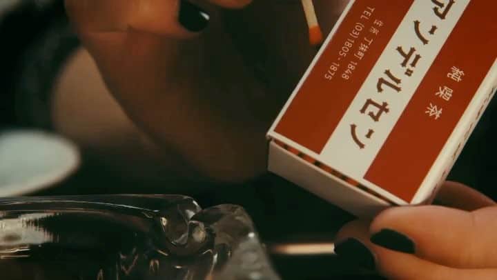 ルミネ公式のインスタグラム：「「MATCH girls」 ルミネオリジナルドラマ  本編公開！ ・ 「マッチ売りの少女」をハッピーエンドに書き換える(？)クリスマスにルミネが贈る、あたらしい「マッチ売りの少女」。 天才漫画家・此元和津也による初のオリジナル実写脚本を、中村ゆりか、岸井ゆきのという二人の若き実力派女優がW主演。 本編は特設サイトから http://www.lumine.ne.jp/matchgirls ・ ルミネ各館でクリスマスキャンペーン実施中 11/13tue〜12/25tue http://www.lumine.ne.jp/christmas2018/ ・ #ルミネ#LUMINE#クリスマス#CHRISTMAS#HAPPYHAPPYHAPPYEND#MATCHgirls#マッチガールズ#マッチ売りの少女#天才漫画家#此元加津也#中村ゆりか#岸井ゆきの#でんでん#豊田遼吾#3D#factory#ハッピーエンドにしませんか#ルミネクリスマス2018」
