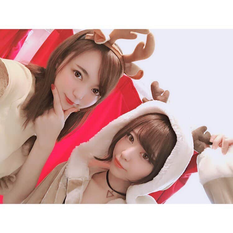 鎌田紘子さんのインスタグラム写真 - (鎌田紘子Instagram)「トナカイじゃ🦌  #トナカイコスチューム #トナカイコスプレ #トナカイ仮装 #xmascostume #Xmasコスプレ #トナカイコス #トナカイコーデ #双子ファッション #小日向結衣  #クリスマスコスプレ #クリスマス仮装」12月10日 11時09分 - hirokokamata12