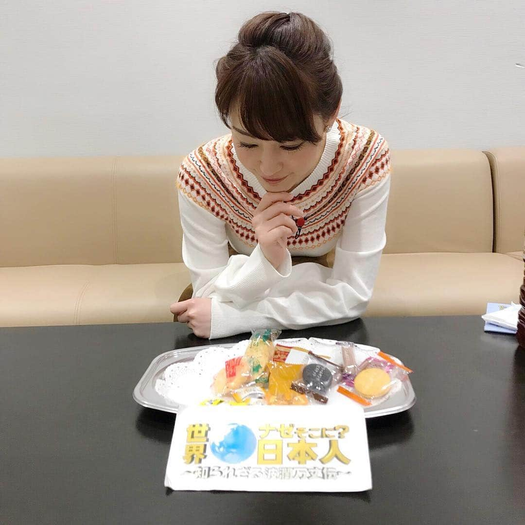 新井恵理那さんのインスタグラム写真 - (新井恵理那Instagram)「毎回悩んで、結局はチョコとせんべい、どちらも食べます(*^ω^*)12/10の『世界ナゼそこに？日本人』(テレビ東京・月曜20時〜)は！トルコで感謝される日本人偉人＆アフリカで崖っぷち２時間ＳＰです！ 自分にも、なにかできることはあるかもしれない！そう感じさせてくれる回になりました！ぜひご覧ください(*^o^*) #世界ナゼそこに日本人 #トルコ #アフリカ #新井恵理那」12月10日 11時11分 - elina_arai