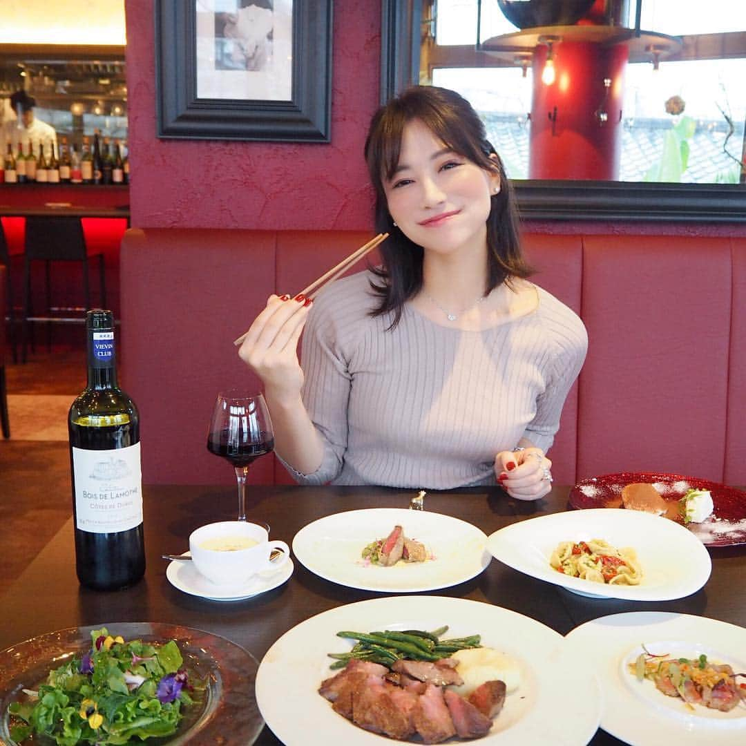 石井里奈さんのインスタグラム写真 - (石井里奈Instagram)「こんにちは❣️✨ . お昼は、hanakoの食べ歩き連載シリーズ✨ . 今回は、千歳烏山駅徒歩1分！ジャパリアンテさんへ👏💕 . 山口県“高森和牛”を扱う和牛イタリアン🍝 . 数多くのコンテストで日本一に輝いた幻のお肉「高森和牛」をめちゃくちゃリーズナブルにいただけちゃうの🐄💕 . イタリアンだけどお箸でいただく新感覚スタイル🙈💕 . お肉だけじゃなくてスープや前菜などもすっごく美味しかったのでぜひ行ってみてね💕 . 本当にとにかく値段が安くて驚きでした🙈💓 . さて午後もがんばっていきましょ💕 . #旅モニ #旅モニアンバサダー #PR #千歳烏山 #イタリアン #和牛 #ステーキ #ジャパリアンテ #steak #meat #肉食女子 #肉好き #ヘルシー #healthy #food #instafood #グルメ #グルメ女子 #hanako #beef #高森和牛 #italy #italian #コスパ #dinner #コース料理 #女子会 #りなまるグルメ」12月10日 12時08分 - ri7tin1025