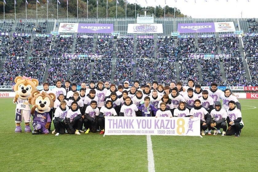 野上結貴さんのインスタグラム写真 - (野上結貴Instagram)「チームは8日で2018シーズン全ての日程が終わりました！！ 今シーズンは良い時期苦しい時期はっきりしたシーズンでした。 来シーズンは良い時期を多く皆さんと共有できればと思いますし、もっと笑って終わるシーズンにしたいと思います。 僕自身も自覚と責任をもって来シーズン今年足りなかったことにチャレンジしていきます！ そのためにこのオフを使って充電と準備をしっかりしたいと思います！ 今年も僕達に力をくれる応援ありがとうごいました！！ 2019シーズンも僕達に力をください！！一緒にサンフレッチェ広島を強くしていきましょう！！ #サンフレッチェ広島#2018#2位#イチガン#来年はタイトル」12月10日 13時25分 - yuukinogami0420