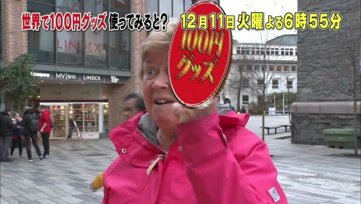 テレビ東京「ヒャッキン」のインスタグラム：「ヒャッキン！幸せの国SP！. . 12月になりました😰😰 皆さま、体調は大丈夫ですか😣❔ 寒くなったり、暖かくなったりと気温の温度差が激しいですね😓😨 風邪には気を付けてくださいね😖😖. . さて！明日放送のヒャッキンは、もちろん100円グッズがいっぱい出てきます👏👏. . まずは南の島の楽園フィジー🇫🇯 フィジーは世界幸福度調査で2年連続1位の国 そんな国で、予告映像でも言っていますが、パプニングだらけの大調査😲😂 担当ディレクターさんがめちゃくちゃ頑張ってます💪💪 私もついつい笑ってしまいました😂😂 ヒャッキン調査していると、驚きの文化にも出会いました😳😳 そんな、国民のほとんどが幸せだと感じてるフィジーの人が気になった100円グッズとは一体🤔❔. . こちらも国民のほとんどが幸せと感じている国、フィンランド🇫🇮 その理由とは😶❔ そしてフィンランドでは、世界的に有名なあの人に会いました😍😍 皆さんも知っている、この季節になったらやってくるあの方ですよ😊😊 そんなフィンランドでヒャッキン調査！！ どんな100円グッズが選ばれたでしょうか❔❔. . そしてもう1ヵ国、ノルウェー🇳🇴 サーミ族達にヒャッキン調査👏👏 サーミ族のお悩みをちょっとだけお助けした100円グッズ✌ サーミ族以外の方々にも大人気の100円グッズだったんです😃😃 その100円グッズとは一体🤔❔. . ヒャッキン！100円グッズを南の楽園フィジー&冬の絶景ノルウェーへ！ 明日１２月１１日　夜６時５５分から放送です！ 是非見てください🙇🙇. . by.AD. . #テレビ東京 #テレ東 #ヒャッキン #100円グッズ #フィジー #ハプニング #フィンランド #ノルウェー」