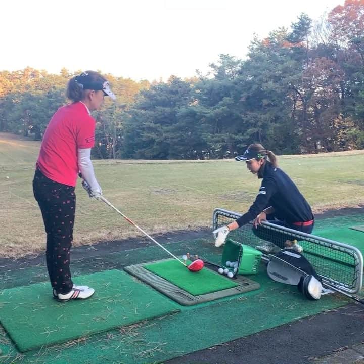 のインスタグラム：「レッスンするみなみちゃん すごく親身になって頑張るみなみちゃんでした🏌️‍♀️✨ 8日のインスタライブはどうでしたか😆💕？ またやりたいと思ってるので、 ぜひ楽しみにしててください！  #越雲みなみ  #golf #golf  #lesson」