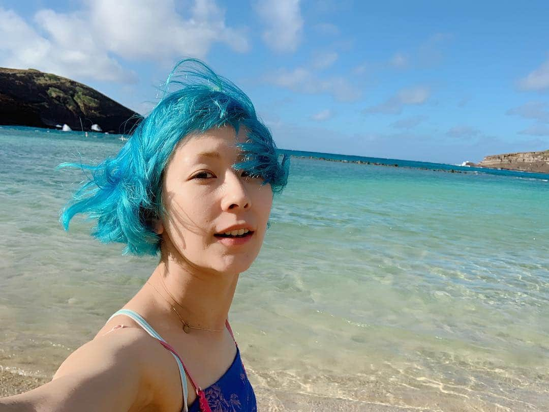 木村カエラさんのインスタグラム写真 - (木村カエラInstagram)「ハナウマ湾🐠 それはそれは綺麗な海でした。  海に浮かぶアイゴンさんとテリー。  #ホノルルマラソン」12月10日 19時20分 - kaela_official