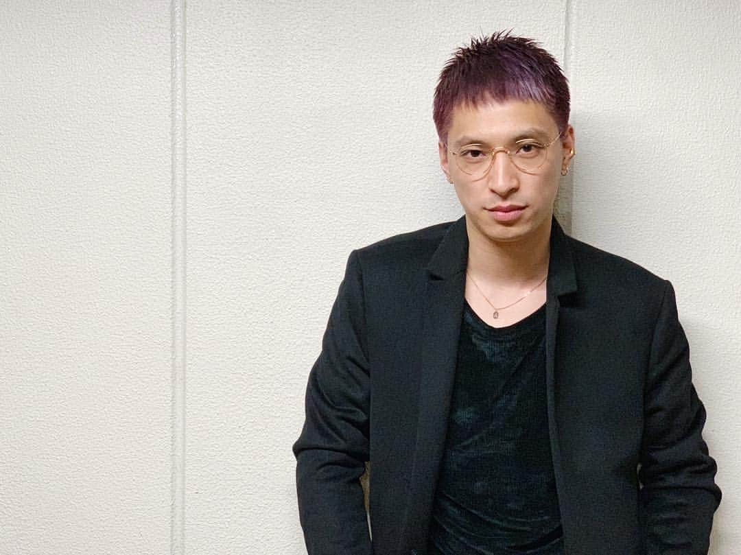 Yuto&Hayato（SUPERTWINS）のインスタグラム：「😈new hair👾  #hair #purple  #cut #color  #hayato」