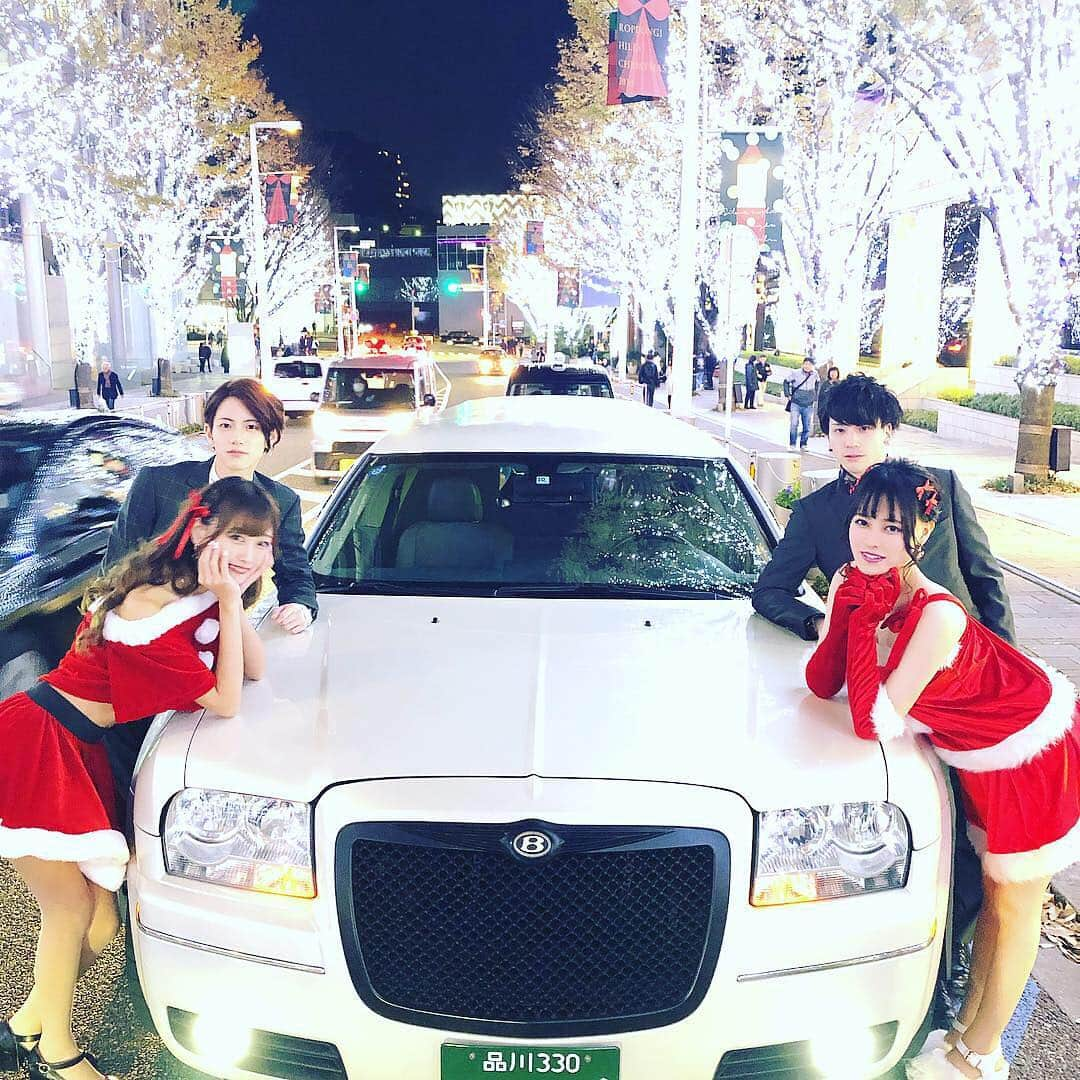 さきぼんさんのインスタグラム写真 - (さきぼんInstagram)「まとめ♡ サンタ服、適当に買ったけどスカートの形が超可愛くてお気に入り(〃´-`〃) . 🖤SpecialThanks🖤 リムジン @himekai_princess  バルーン @aniplaballoon  フルーツブーケ @fruitbouquet.japan  ヘアセット @astonish.salon  サンタ服 @bodyline_tokyo . . . #リムジン #リムジンパーティー #リムパ #クリスマスリムジン #クリスマス #クリスマスパーティー #クリパ #サンタコス #bodyline #姫会 #フルーツブーケ#プレジール#plaisir #fruitbouquet #balloon #一生パリピ #アルマンド #アルマンドロゼ #インスタ映え #ヘアセット  #さきぼんリムジン #couple #カップル #couplephoto #けやき坂 #丸の内イルミネーション #丸の内 #東京タワー #さきぼんクリスマス🎄 #さきぼんHOT❣️」12月10日 20時01分 - sakibon69