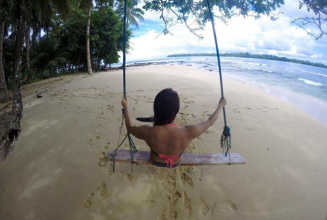 金子藍さんのインスタグラム写真 - (金子藍Instagram)「"インドネシア🇮🇩 メンタワイ島 . アライアメンタワイリゾートでは、コテージと海を眺めながら入れるプールがあり、いい波を求めながら、リラックス出来ます 毎日の喧騒から逃れて、サーフィン+癒しの旅へ 究極のサーフトリップが実現できます . Expediaモバイル版アプリを今週12月13日木曜日午前9時に開いて下さい。ホテル宿泊にご利用頂ける90%OFFクーポンを差し上げます！ クーポンの数には限りがあります、急いで獲得して下さい！ 私のプロフィールから便利でお得なExpediaのアプリをダウンロードして、是非最高な旅へ出かけよう！  @expedia #エクスペディア #PR #trip #travel #indonesia #relax #expedia #休もうニッポン "」12月10日 20時25分 - aikaneko_surf