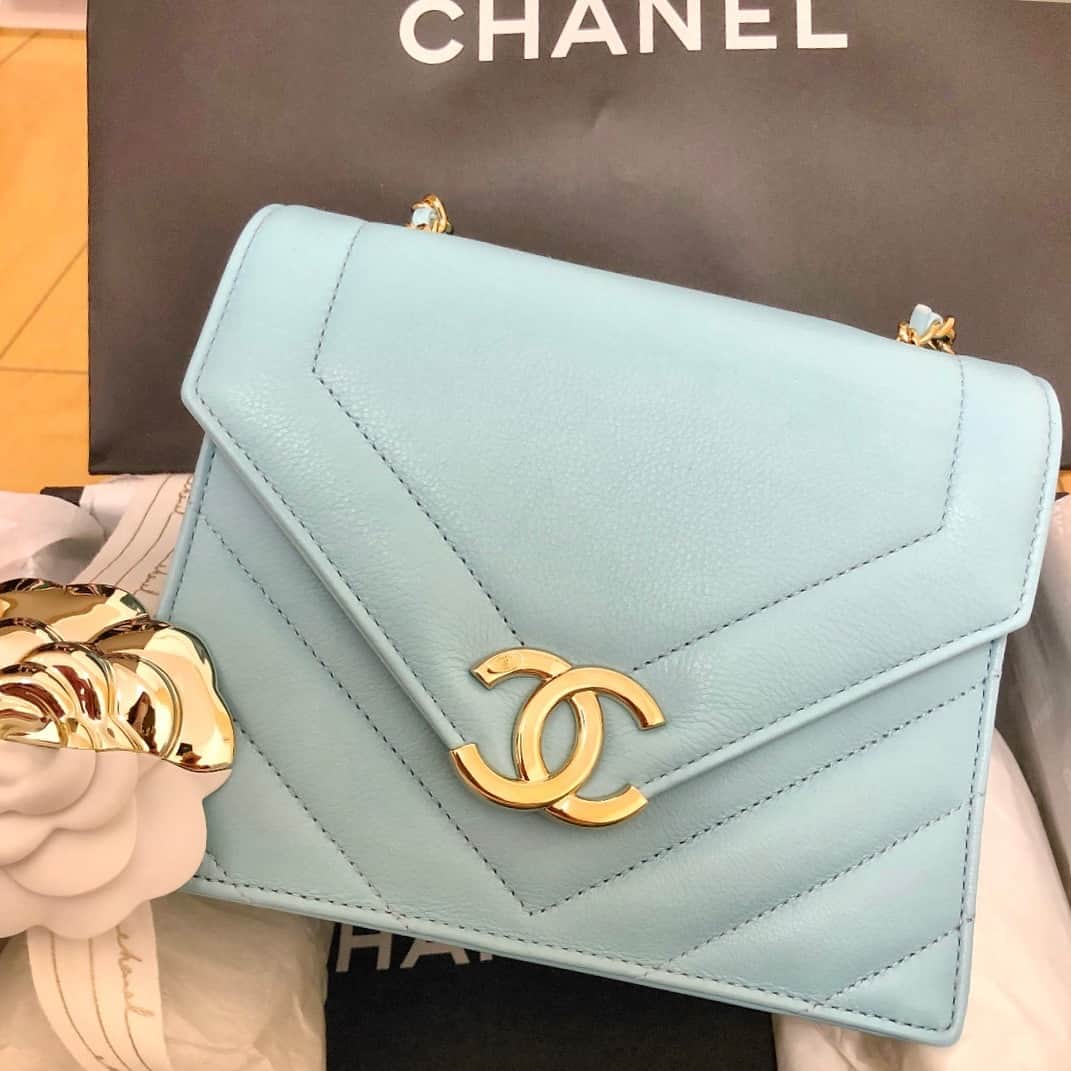のインスタグラム：「載せてないの多すぎる😪 きゃわわなbag😝💘 #chanel #chanelbag #bag」